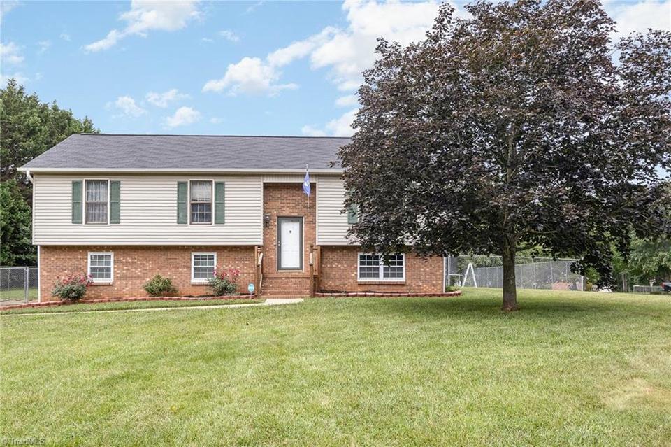 4308 Fosterdale Ln Winston Salem NC 27107 Movoto 4308-fosterdale-ln-winston-salem-nc-27107-movoto