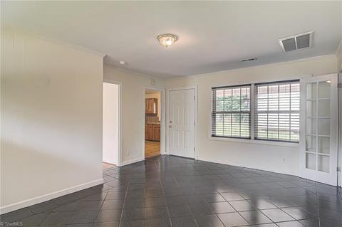 3219 Forestview Dr, High Point, NC 27260 photo 17