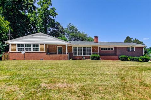 3219 Forestview Dr, High Point, NC 27260 photo 2