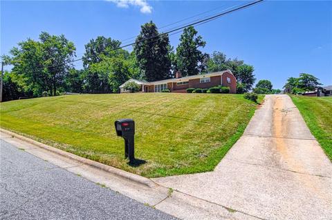 3219 Forestview Dr, High Point, NC 27260 photo 4