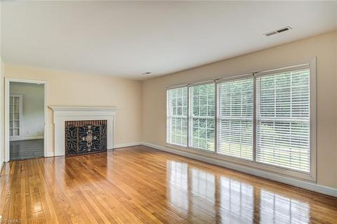 3219 Forestview Dr, High Point, NC 27260 photo 8
