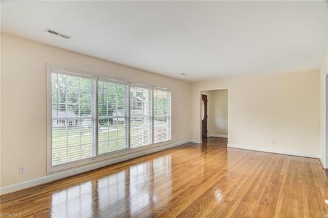 3219 Forestview Dr, High Point, NC 27260 photo 7