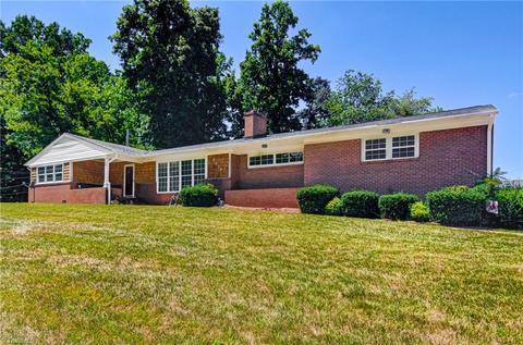 3219 Forestview Dr, High Point, NC 27260 photo 3