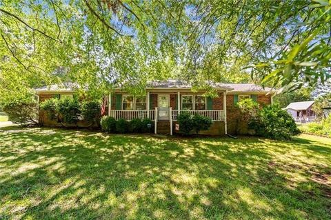 3911 Kim Dr, High Point, NC 27265 photo 2