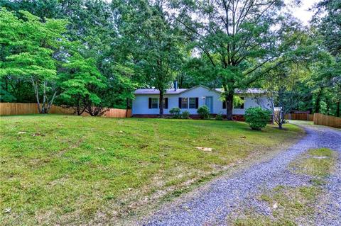7557 Hampton Rd, Clemmons, NC 27012 photo 2