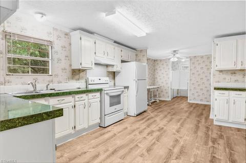 7557 Hampton Rd, Clemmons, NC 27012 photo 6