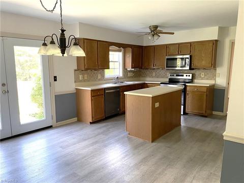 4427 Deacon Ct, High Point, NC 27265 photo 7