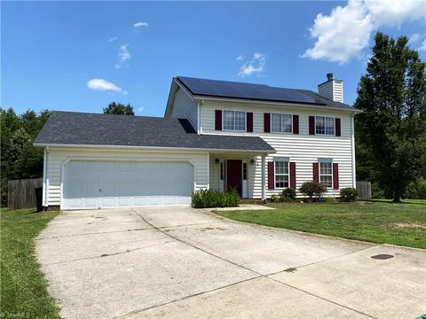 4427 Deacon Ct, High Point, NC 27265 photo 2