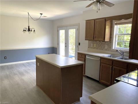 4427 Deacon Ct, High Point, NC 27265 photo 5