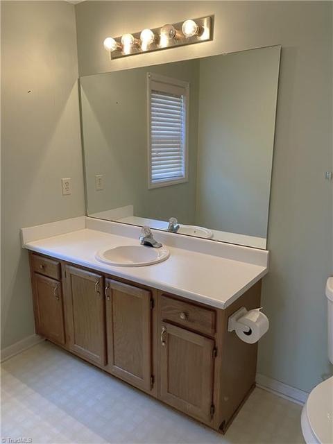 4427 Deacon Ct, High Point, NC 27265 photo 11
