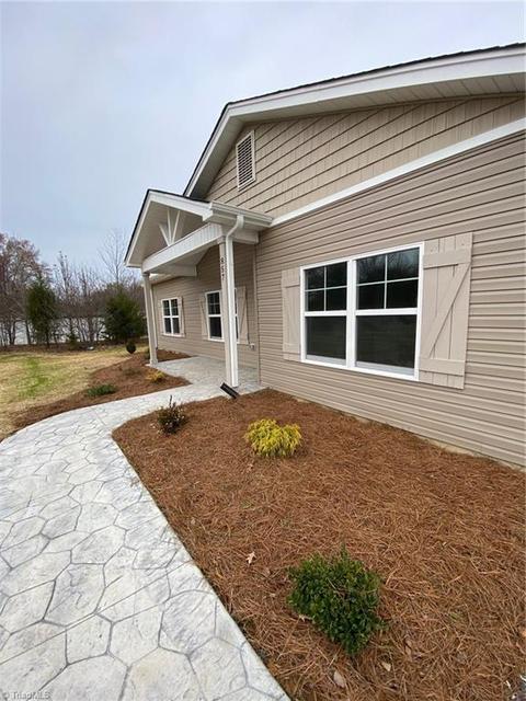 857 Friendly Rd, Eden, NC 27288 photo 2