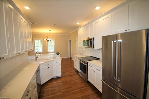 1400 Christopher Ct, High Point, NC 27265 photo 8