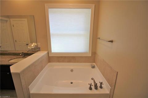 1400 Christopher Ct, High Point, NC 27265 photo 16
