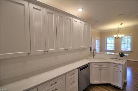 1400 Christopher Ct, High Point, NC 27265 photo 10