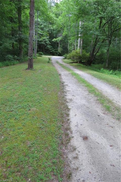673 Benny Parsons Rd, Purlear, NC 28665 photo 3