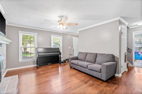 545 Mountainbrook Dr, King, NC 27021 photo 4