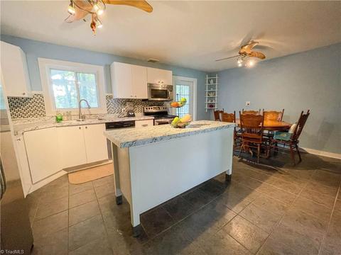 116 E Bellevue Dr, High Point, NC 27265 photo 11