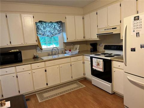 423 Blessing Dr, Dobson, NC 27017 photo 3