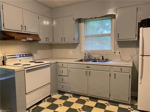 109 Sunset Dr, King, NC 27021 photo 3
