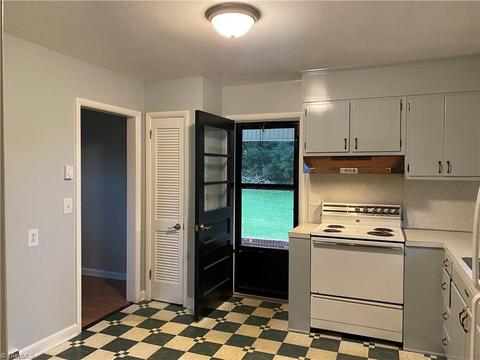 109 Sunset Dr, King, NC 27021 photo 2