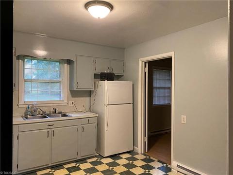 109 Sunset Dr, King, NC 27021 photo 4