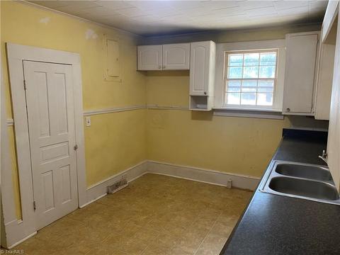 601 S Main St, Denton, NC 27239 photo 8