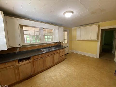 601 S Main St, Denton, NC 27239 photo 7