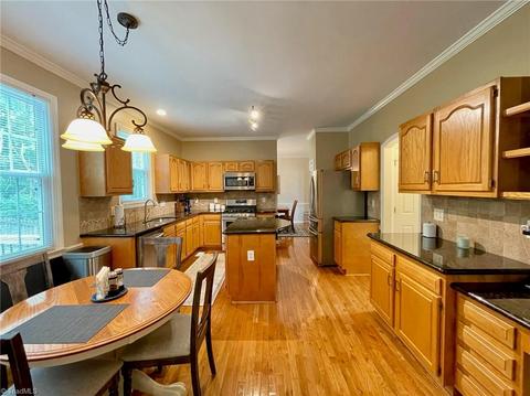 4013 Cedar Crest Ln, High Point, NC 27265 photo 10