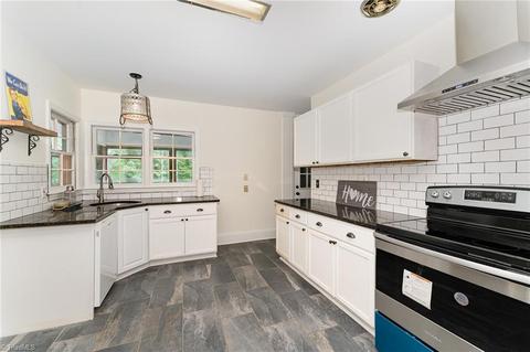 157 Circle Dr, Thomasville, NC 27360 photo 8