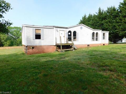 290 Springfield Rd, Pilot Mountain, NC 27041 photo 2