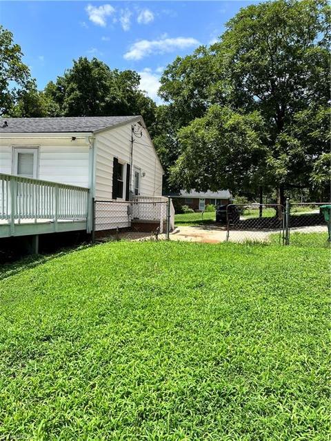 801 Pinecroft St, High Point, NC 27260 photo 4