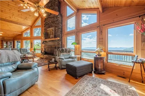 1231 SE Morning Dew Ln, Floyd, VA 24091