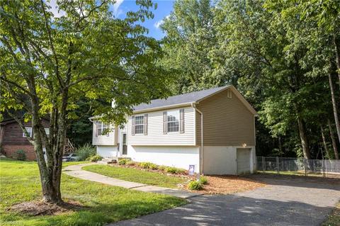 133 Maple Ln, King, NC 27021 photo 2