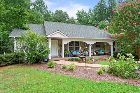 450 Winchester Dr, King, NC 27021 photo 1