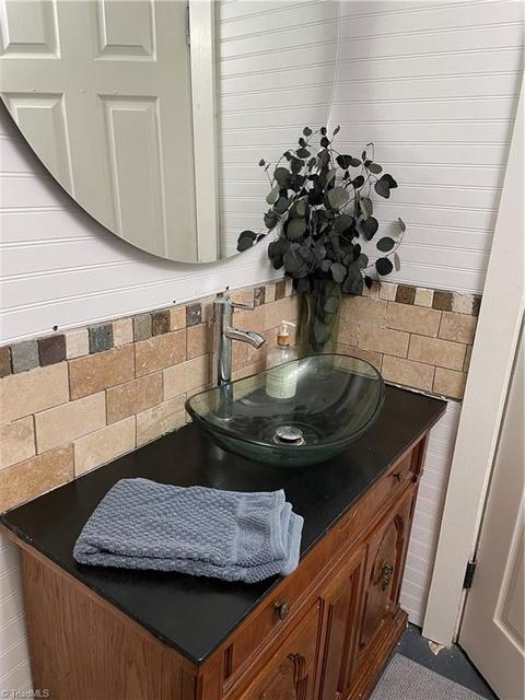 616 Clover Dr, High Point, NC 27262 photo 17