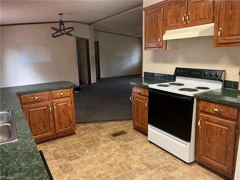 108 Kettering Ct, King, NC 27021 photo 17