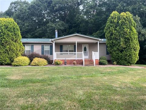 108 Kettering Ct, King, NC 27021 photo 3