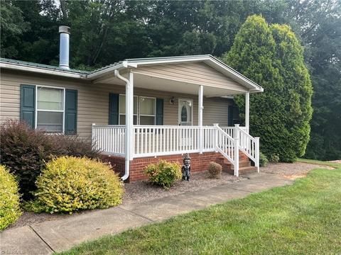108 Kettering Ct, King, NC 27021 photo 5