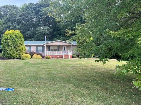 108 Kettering Ct, King, NC 27021 photo 2