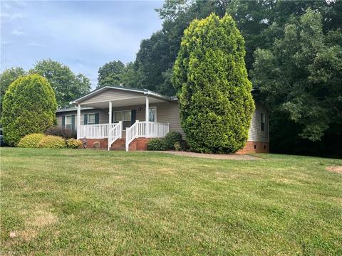 108 Kettering Ct, King, NC 27021 photo 4