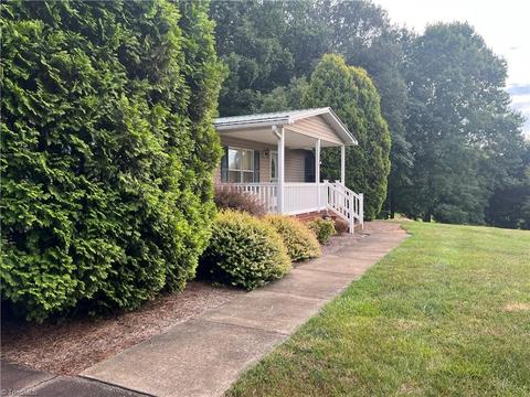 108 Kettering Ct, King, NC 27021 photo 6