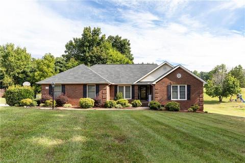 6438 Starlette Ln, Trinity, NC 27370 photo 1