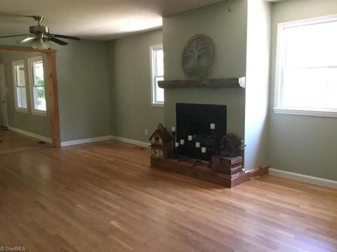 5187 Cedar Wood Dr, Trinity, NC 27370 photo 2