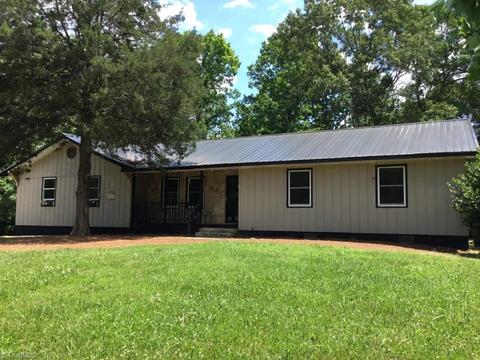 5187 Cedar Wood Dr, Trinity, NC 27370 photo 1