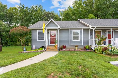 3040 Windchase Ct, High Point, NC 27265 photo 1