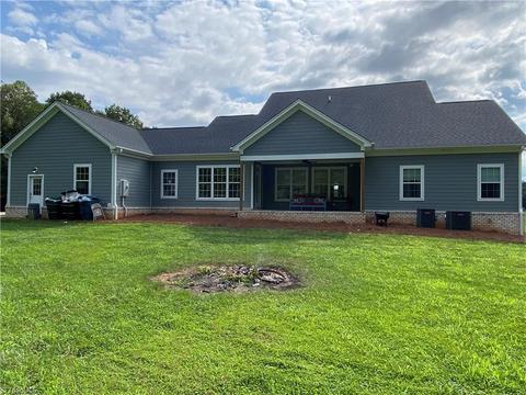 743 Precinct Rd, Pilot Mountain, NC 27041 photo 7