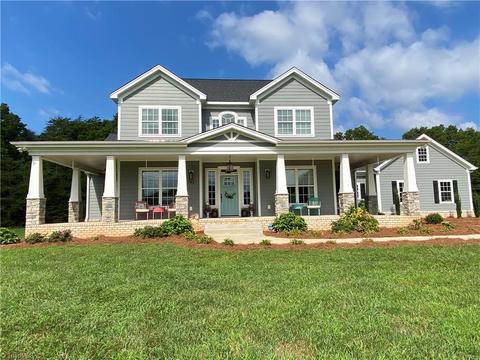743 Precinct Rd, Pilot Mountain, NC 27041 photo 2