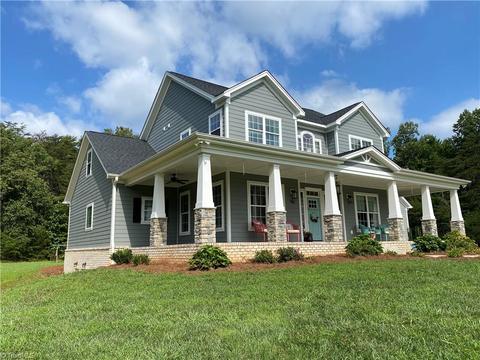 743 Precinct Rd, Pilot Mountain, NC 27041 photo 4