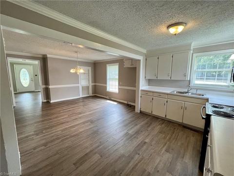 805 E Dayton Ave, High Point, NC 27262 photo 6