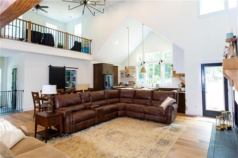 989 Bald Hill Loop, Madison, NC 27025 photo 2